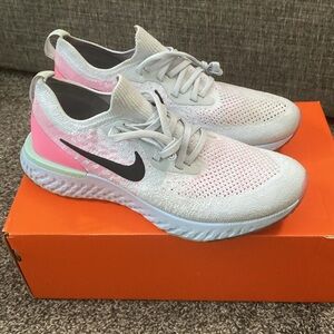 Women Epic React Flyknit